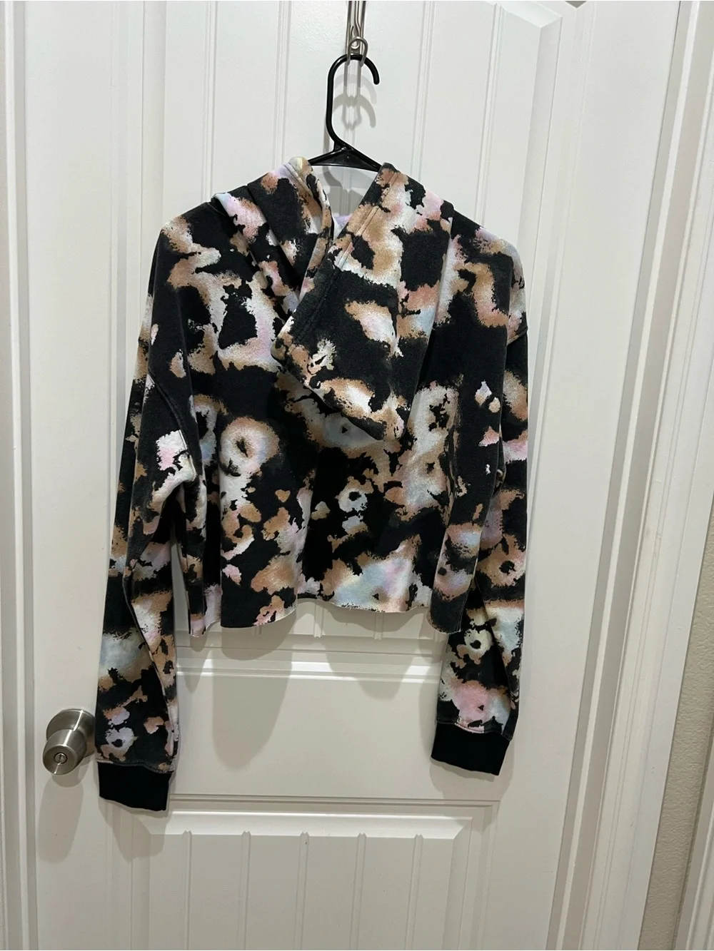 wild fable Black Tie-Dye Crop Hoodie with Pastel Accents - Picture 3 of 7